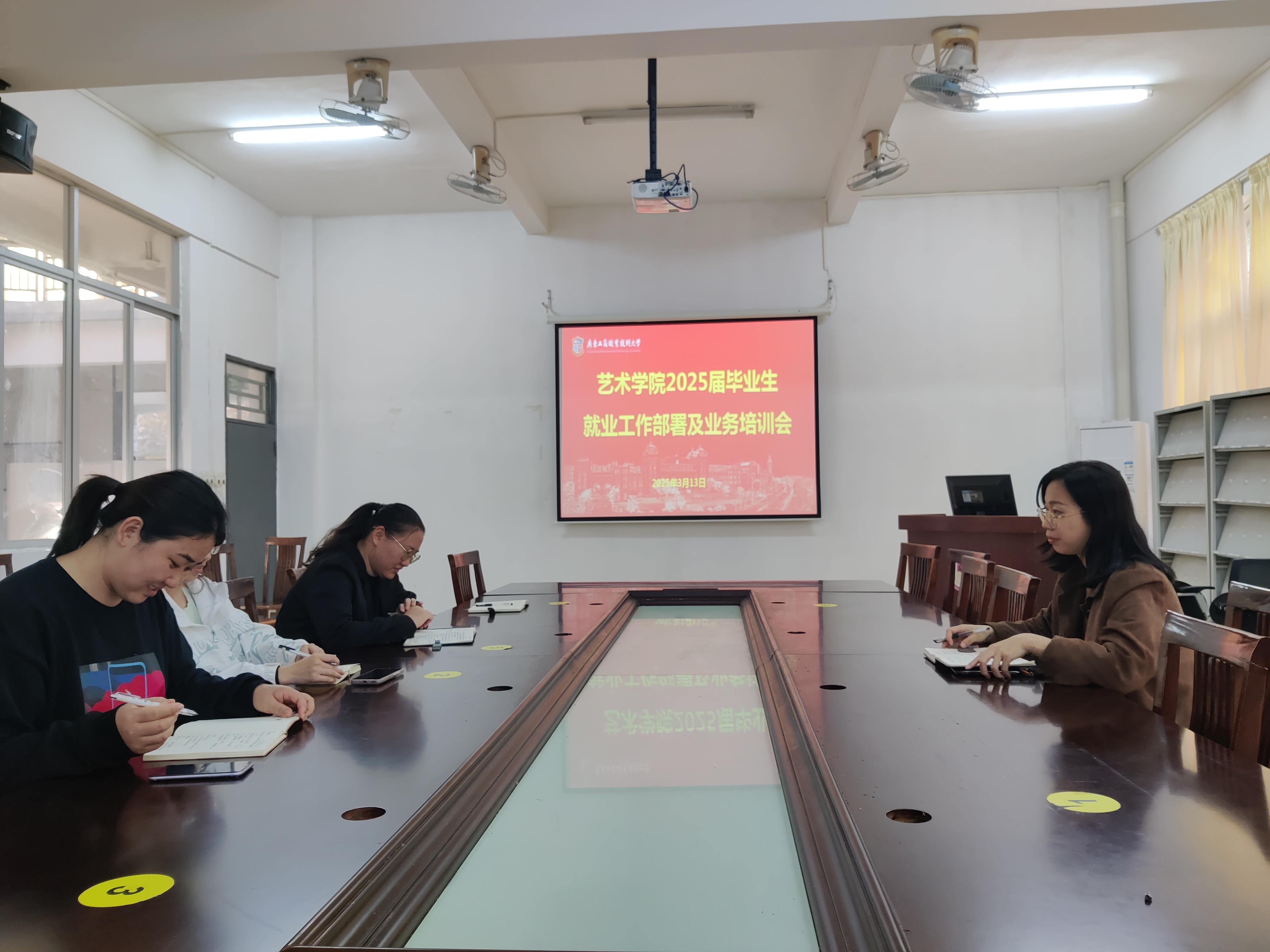 业务培训.jpg 业务培训.jpg
