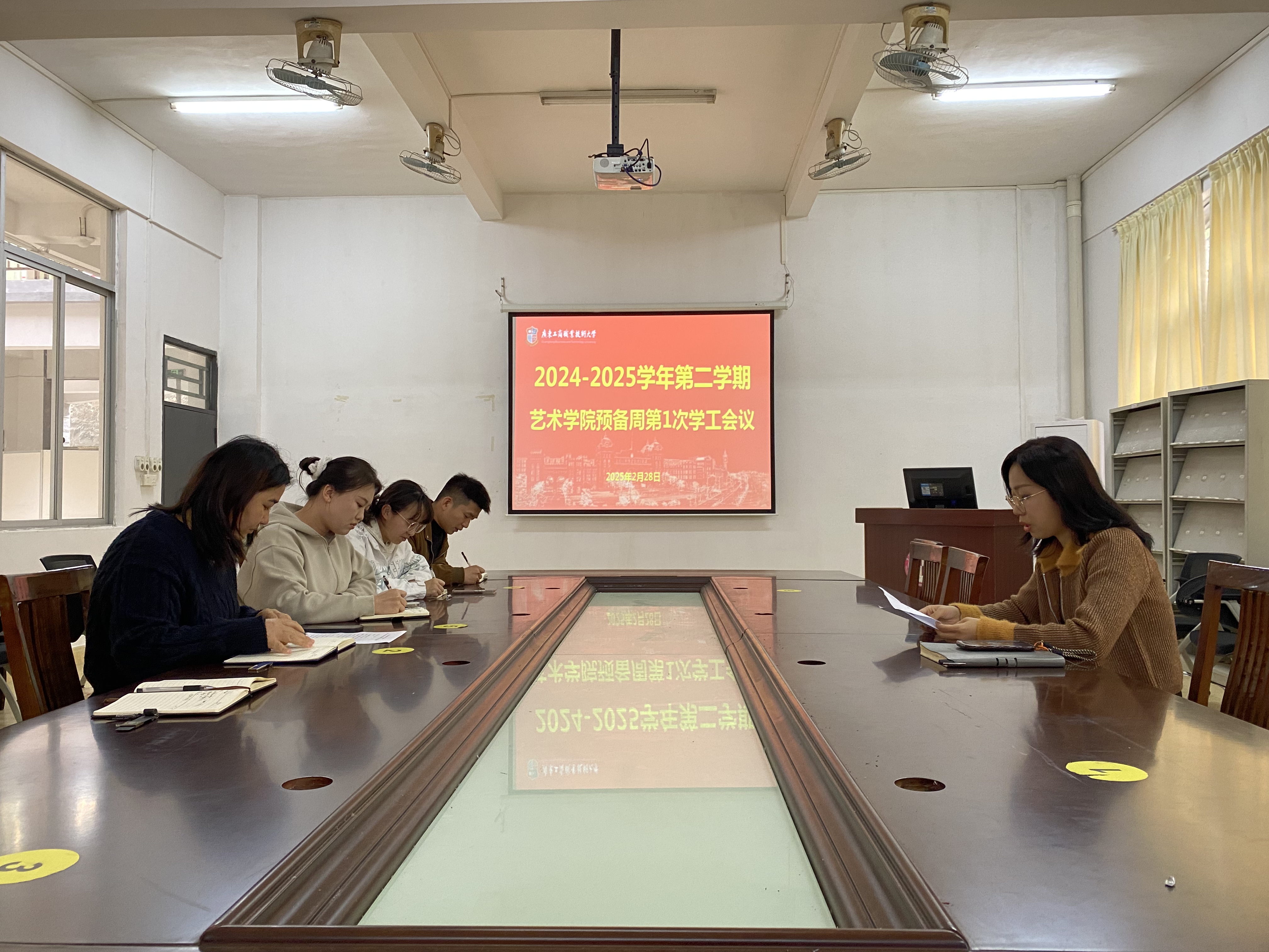 辅导员例会.jpg 辅导员例会.jpg