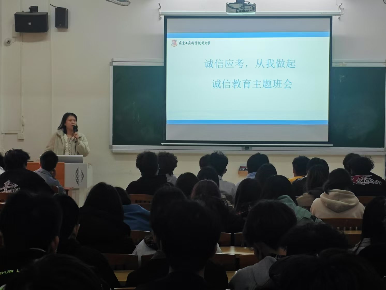 郑思盈.jpg 郑思盈.jpg